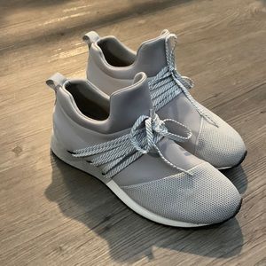 🚨5/$25!!! Like new sneakers size 8